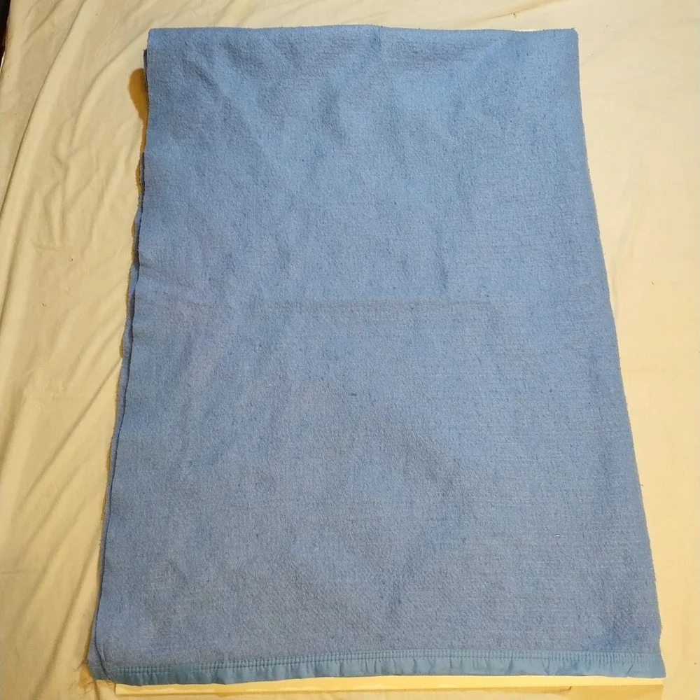 Vintage Light Blue Acrylic Blanket Silk Trim Twin‎ 90x72